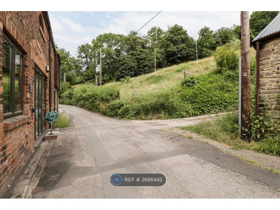 Property photo 2 of 26