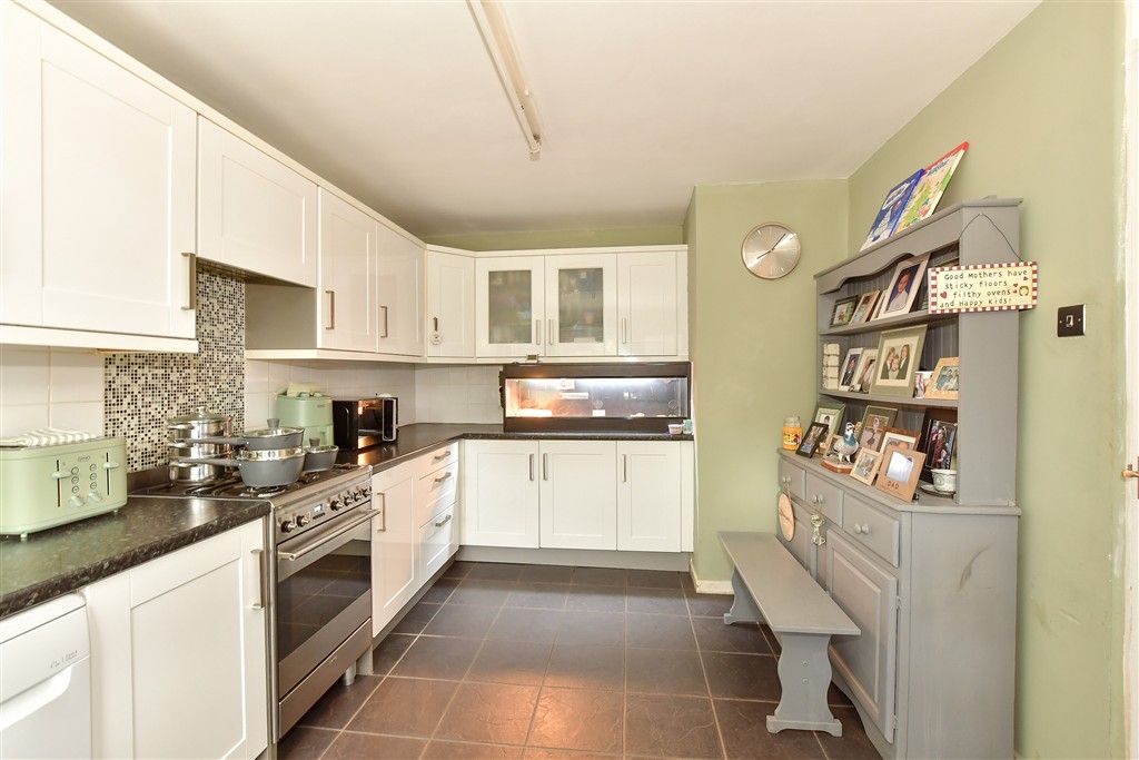 Property photo 3 of 9 Kitchen