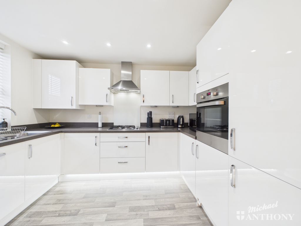 Property photo 2 of 17 Cam02773G0-Pr0384-Still015