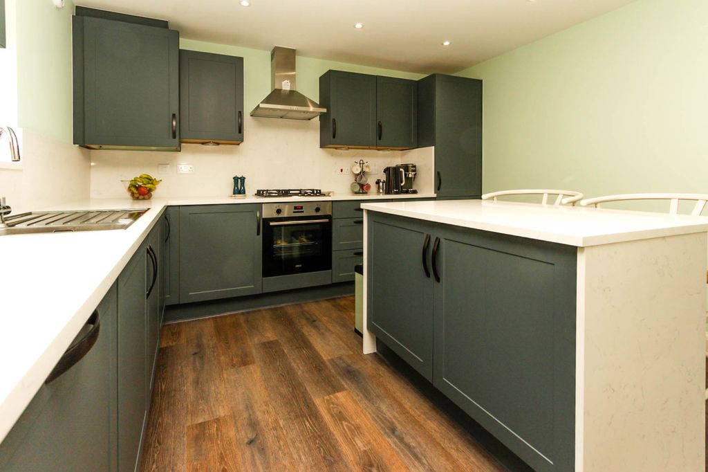 Property photo 3 of 12 Kitchen