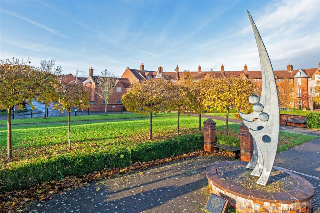 Property photo 3 of 16 Views