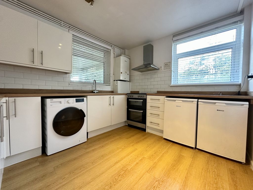 Property photo 3 of 10 Photo 4