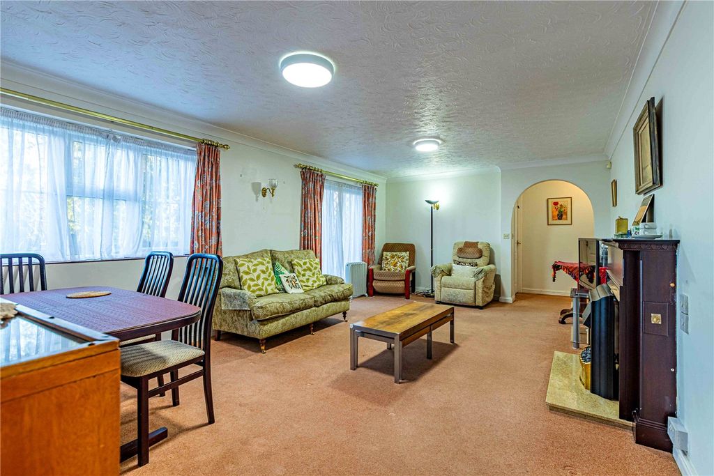 Property photo 2 of 16 Picture No. 12