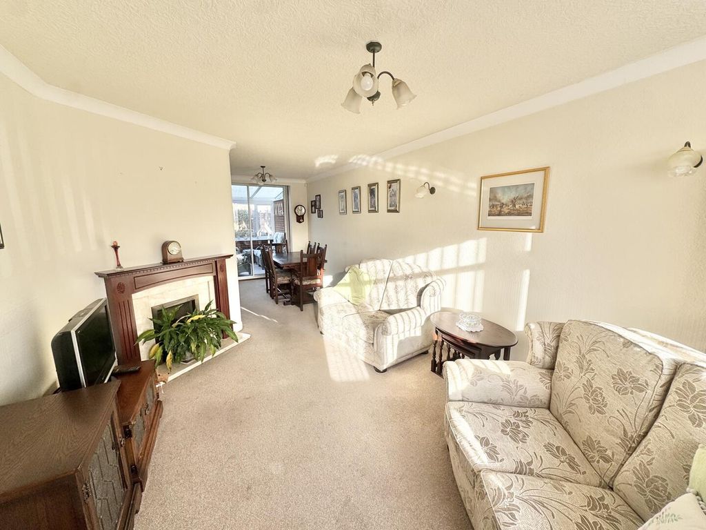 Property photo 3 of 19 Living/Dining Room