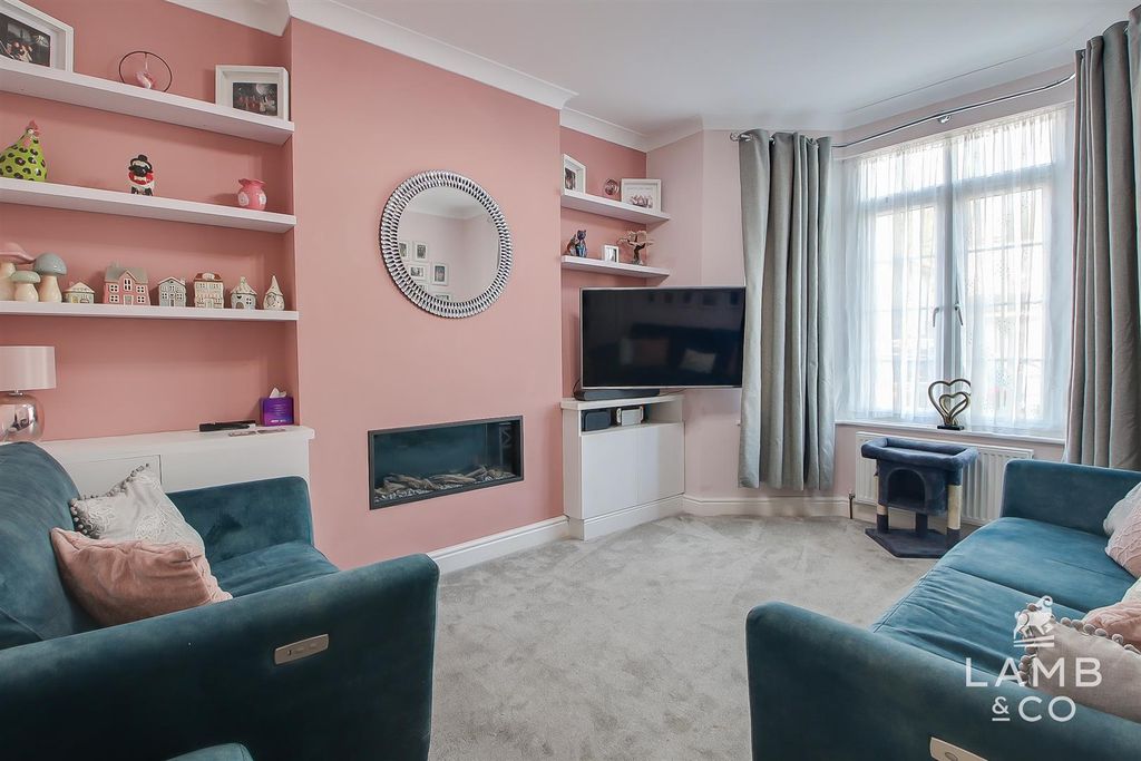 Property photo 2 of 18