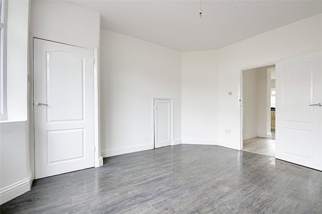 Property photo 3 of 14 Picture No. 02