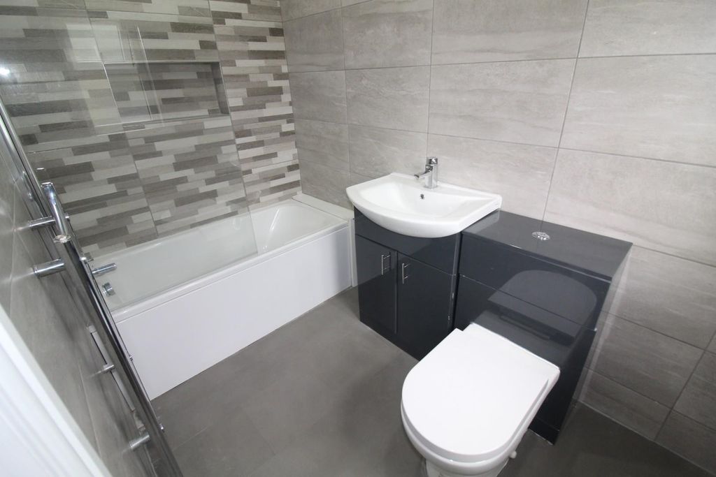 Property photo 3 of 15 En-Suite