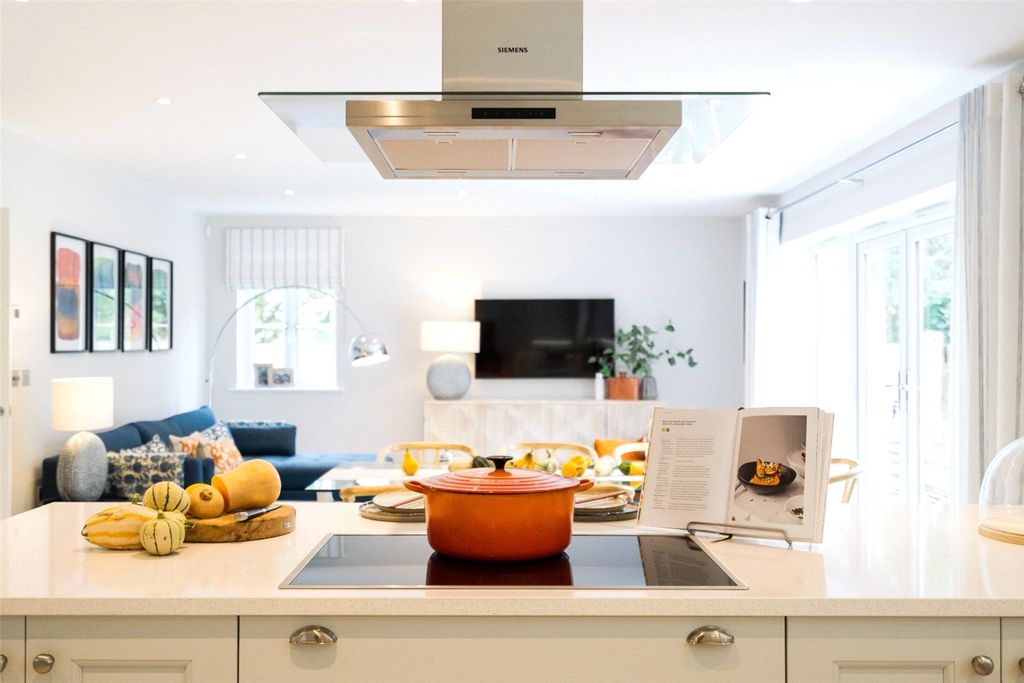 Property photo 3 of 6 Kitchen