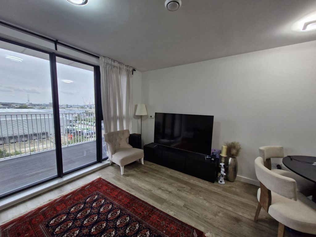 Property photo 2 of 8