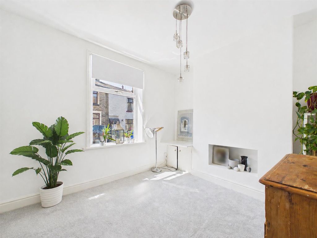 Property photo 2 of 14 Portland Street