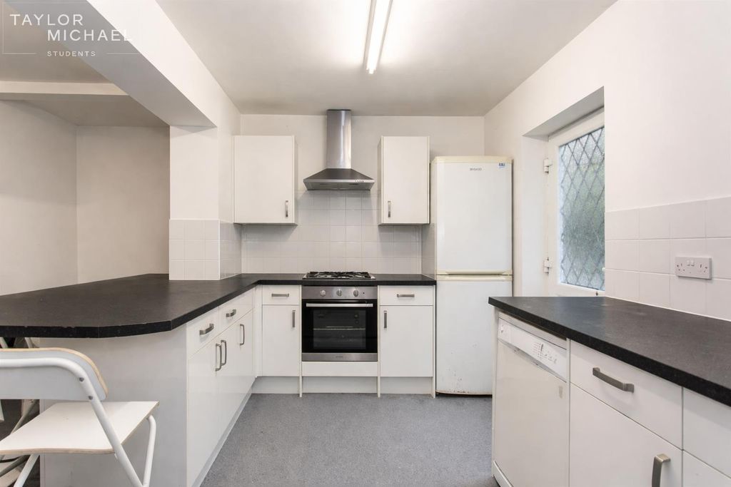 Property photo 2 of 14 Kitchen