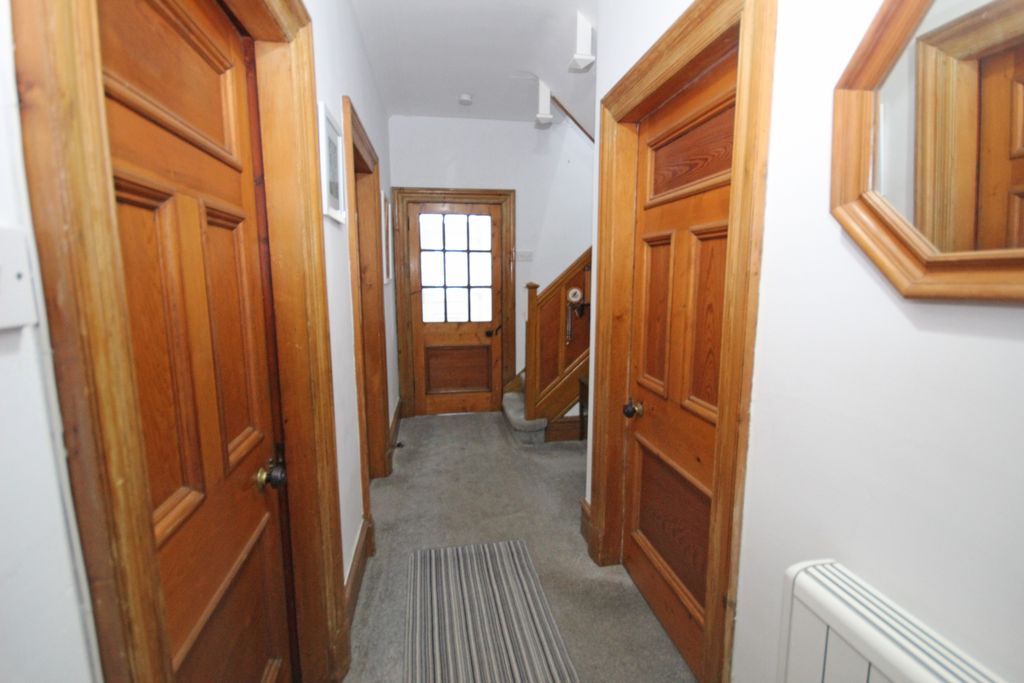 Property photo 2 of 31
