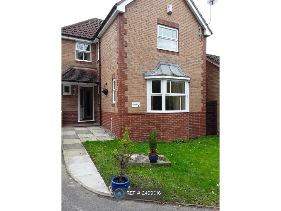 Property photo 1 of 15 Inbuilt Single Garage To The Left