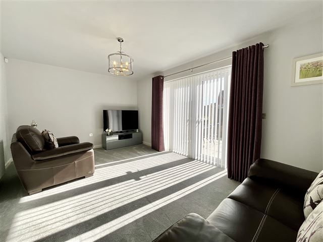 Property photo 3 of 21 Lounge