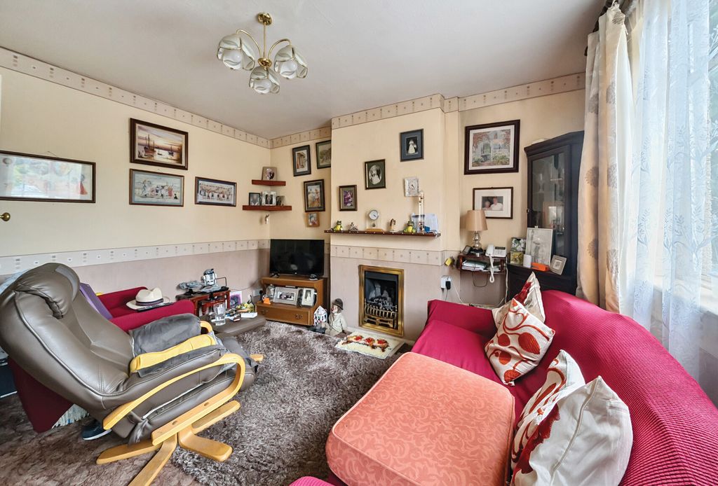 Property photo 2 of 20 1316045-12-685d6E...