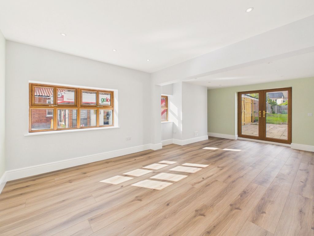 Property photo 3 of 15 5532467
