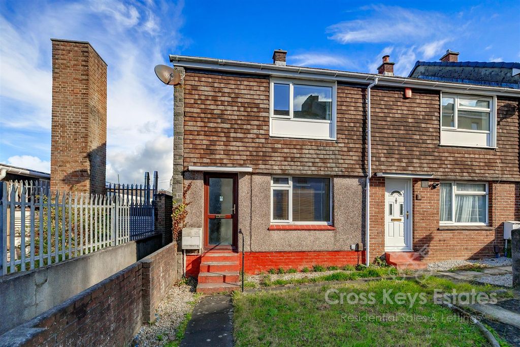 Property photo 1 of 16 Cross Keys Estates