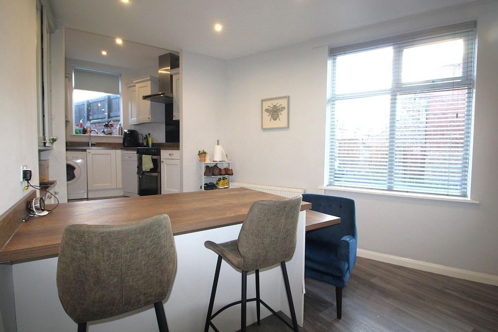 Property photo 1 of 12 Kitchen 2.Jpg