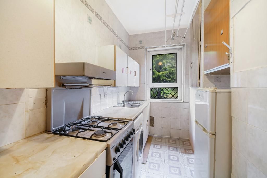 Property photo 3 of 19 Kitchen