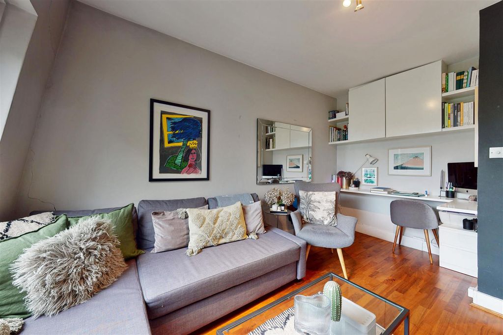 Property photo 3 of 6