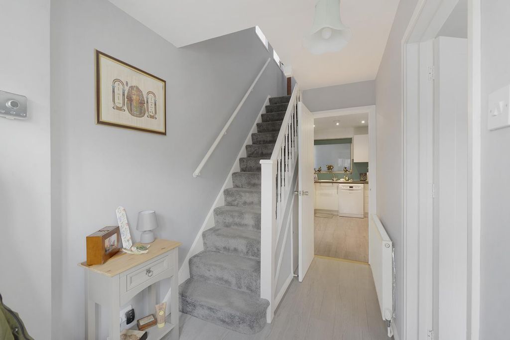 Property photo 3 of 17 28Allington02.Jpg