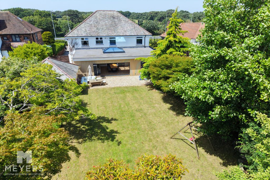 Property photo 2 of 39