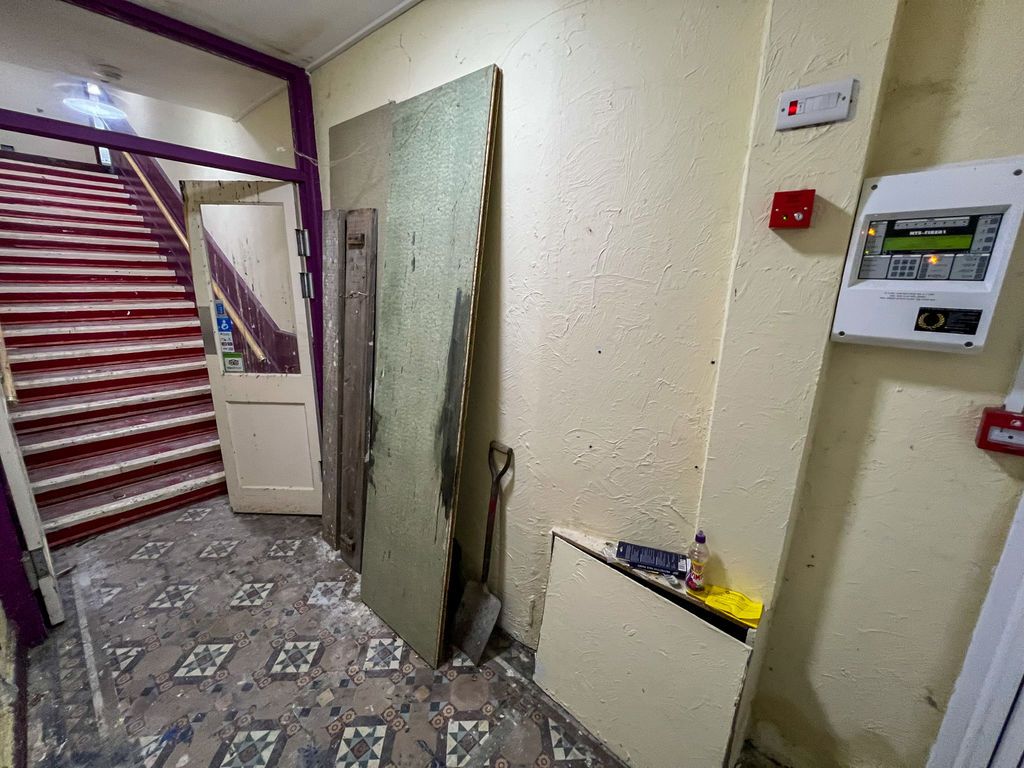 Property photo 2 of 37 5-7 Regent Street, Douglas