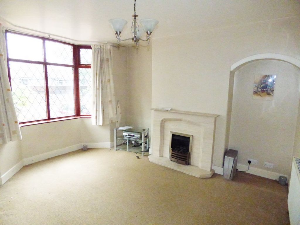 Property photo 3 of 20 Lounge