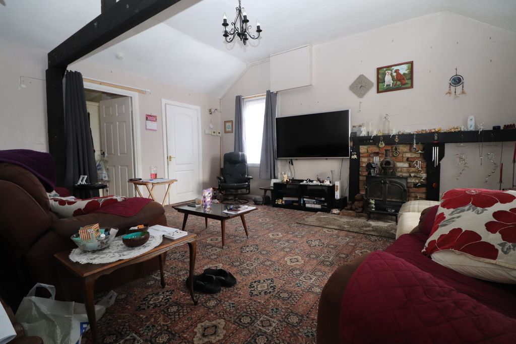 Property photo 2 of 8