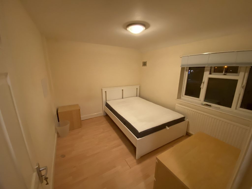Property photo 1 of 3 Room 2 - Browning Avenue