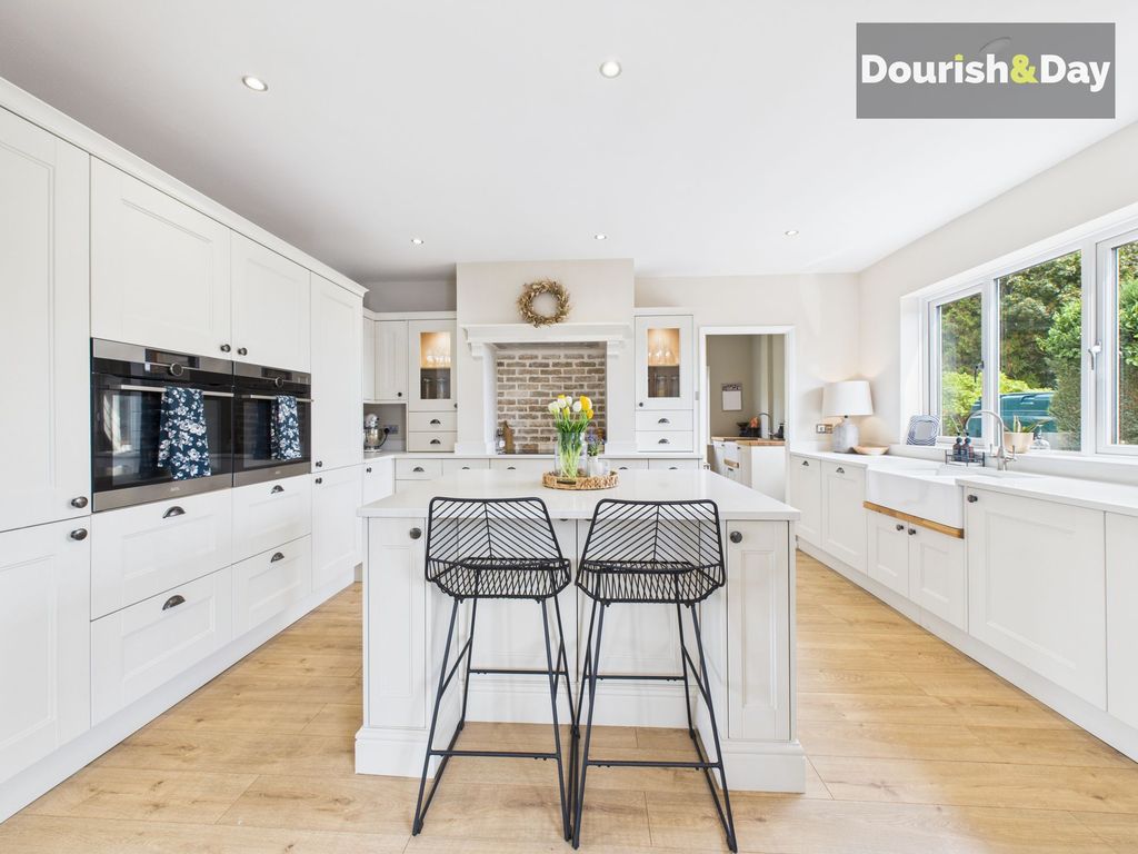 Property photo 3 of 36 Breakfast Kitchen