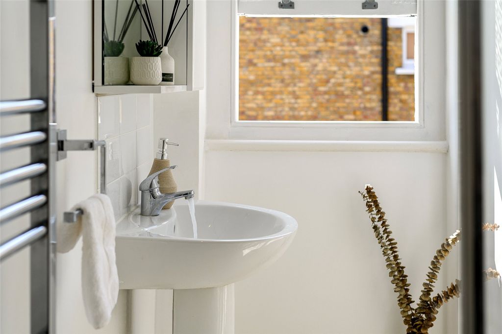 Property photo 2 of 2 Bathroom