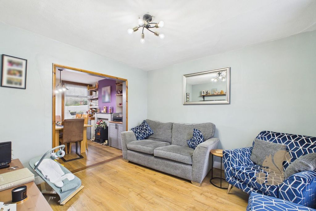 Property photo 2 of 21 Cam01659G0-Pr0708-Still008.Jpg