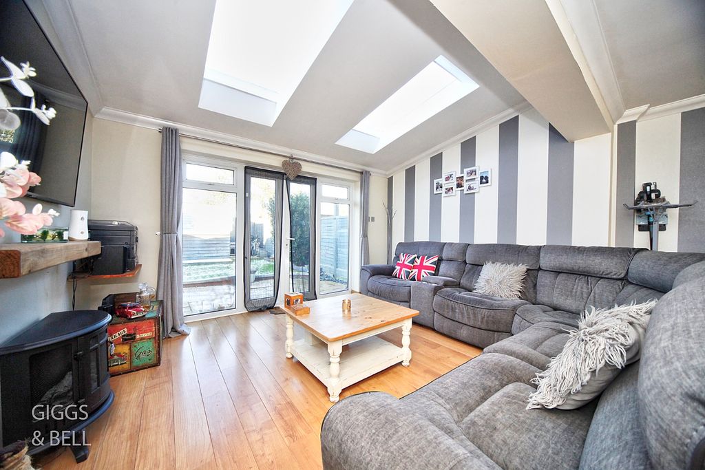 Property photo 2 of 21 4735942