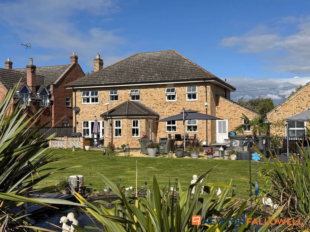 Property photo 2 of 28