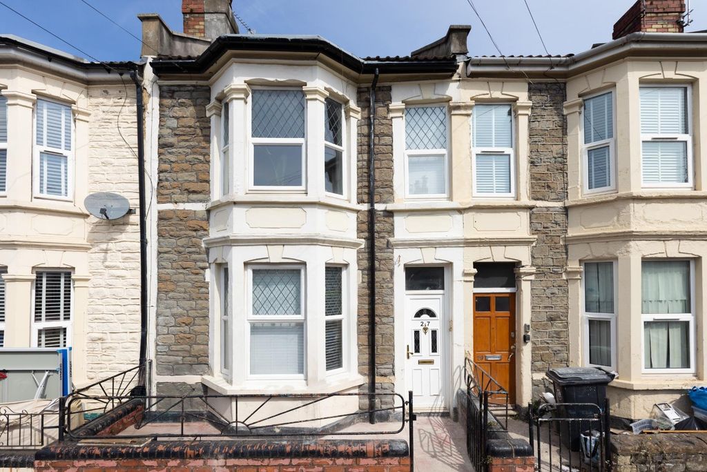 Property photo 2 of 26 27 Britannia Road-26.Jpg