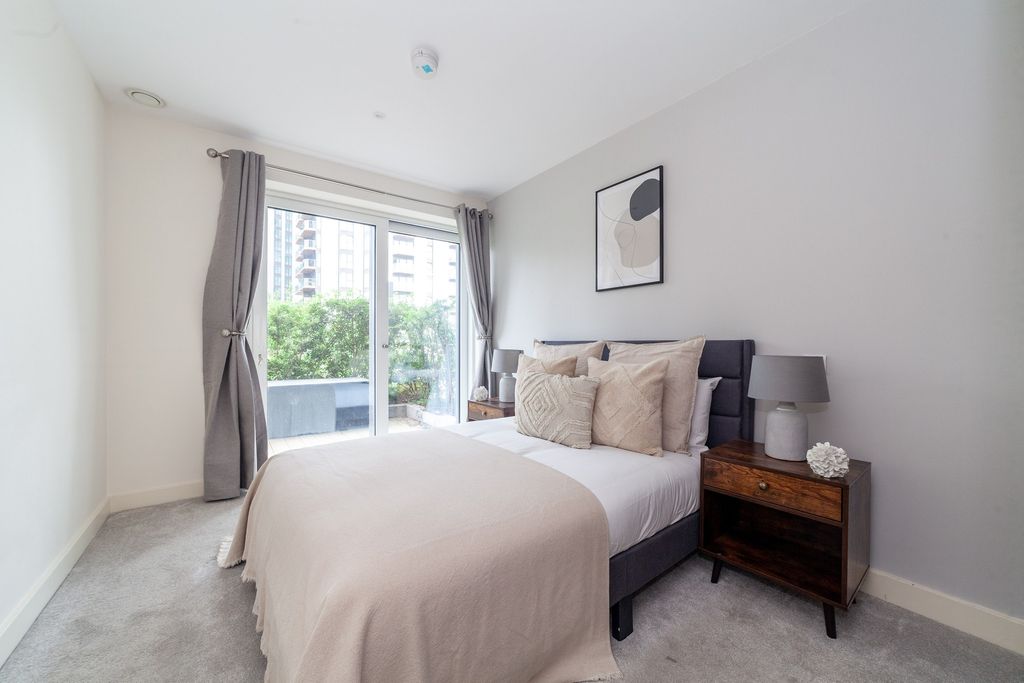 Property photo 3 of 34 Bedroom