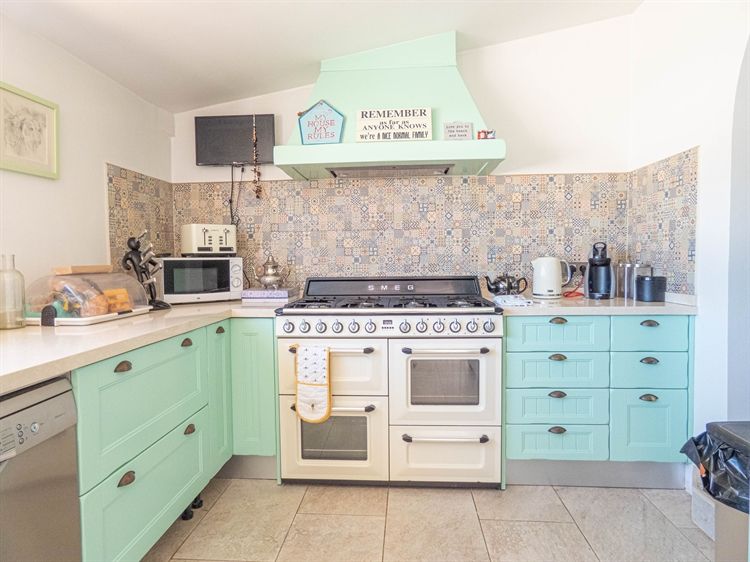 Property photo 3 of 16