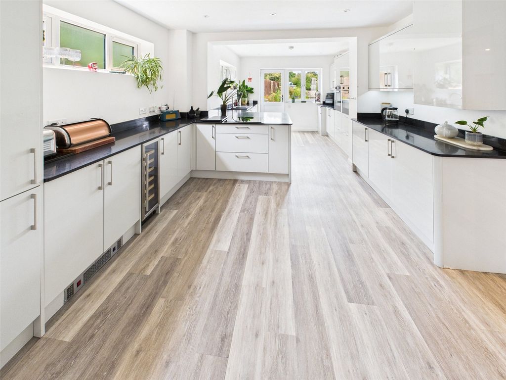 Property photo 2 of 35 Picture No. 33