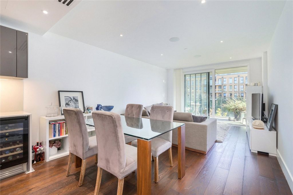 Property photo 2 of 11 Ravensbourne Apt