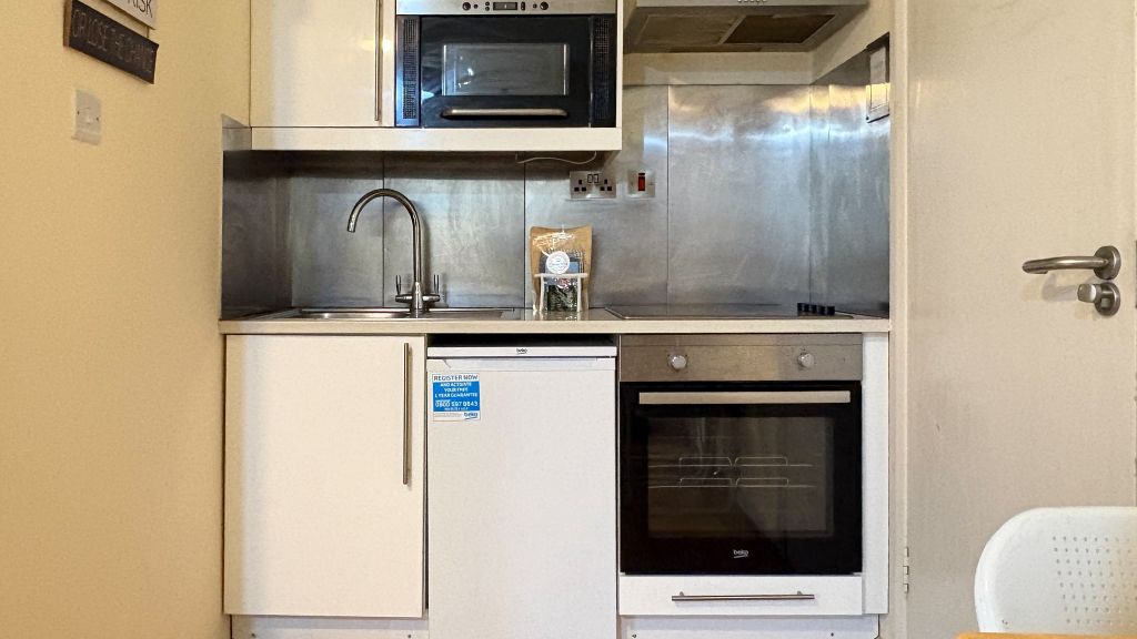 Property photo 2 of 7 Kitchen