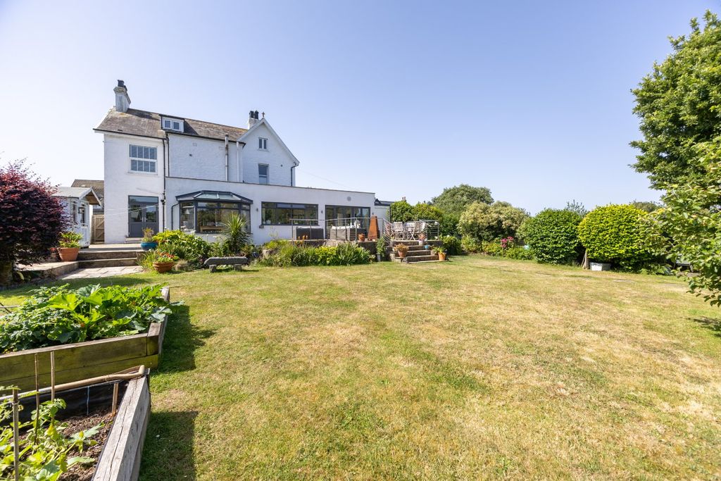 Property photo 3 of 22 Picture No. 27