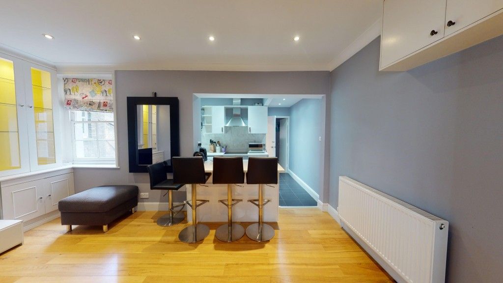 Property photo 2 of 31