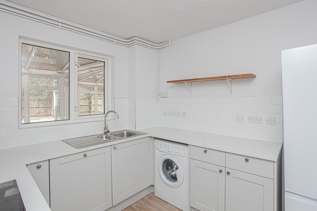 Property photo 2 of 28