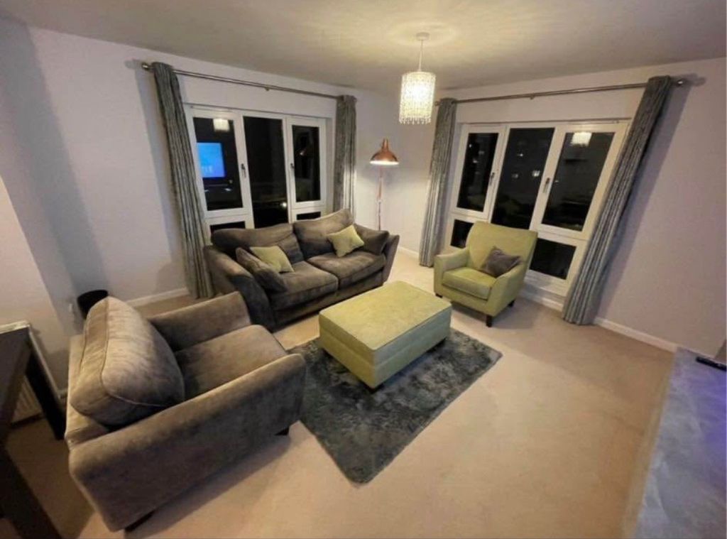Property photo 3 of 10 Living Room