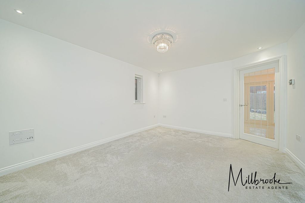 Property photo 2 of 33