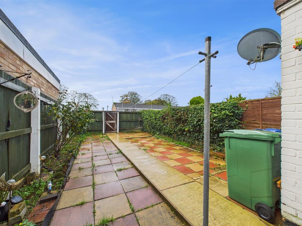 Property photo 2 of 11 Garden