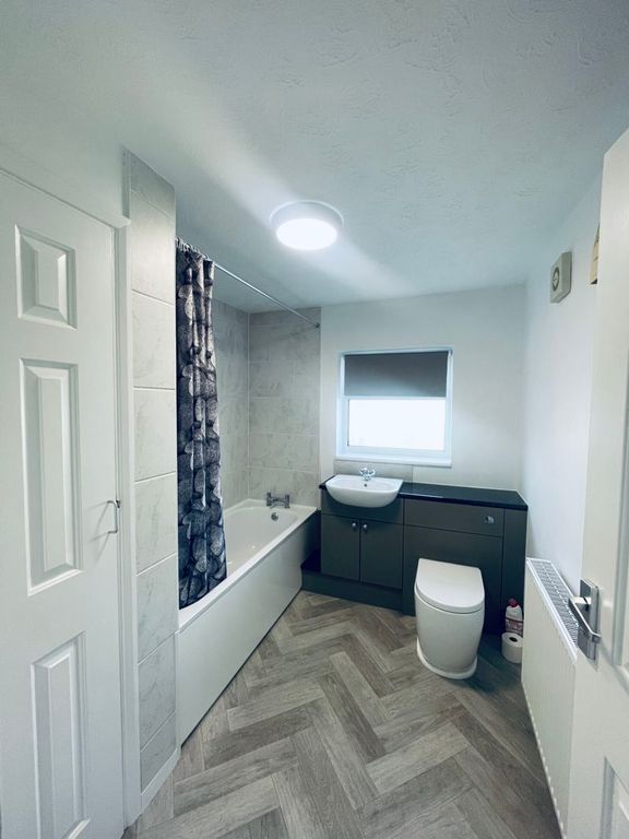 Property photo 1 of 8 Photo 8