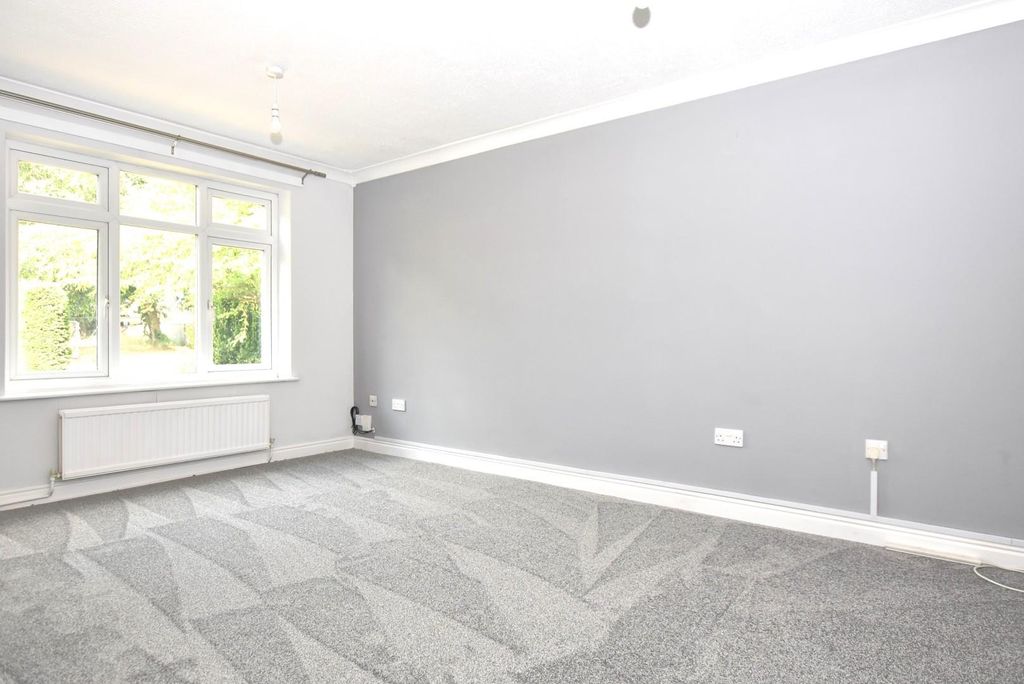 Property photo 3 of 22 Livnigroom 1.Jpg