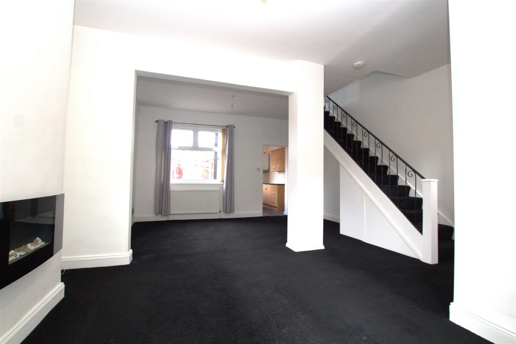 Property photo 1 of 9 Lounge Front To Rear.Jpg